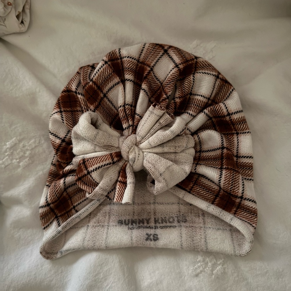 Bunny knots plaid size xs 3-6 months 
Worn 1-2 times. Great condition